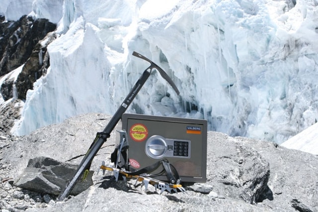 Сейф VALBERG на вершине Гималаев