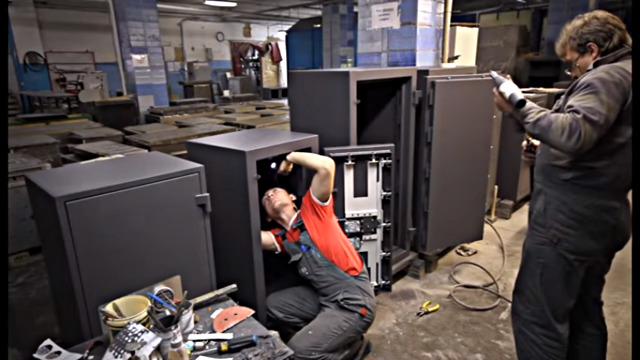 Сборка, настройка и проверка ригельного механизма.