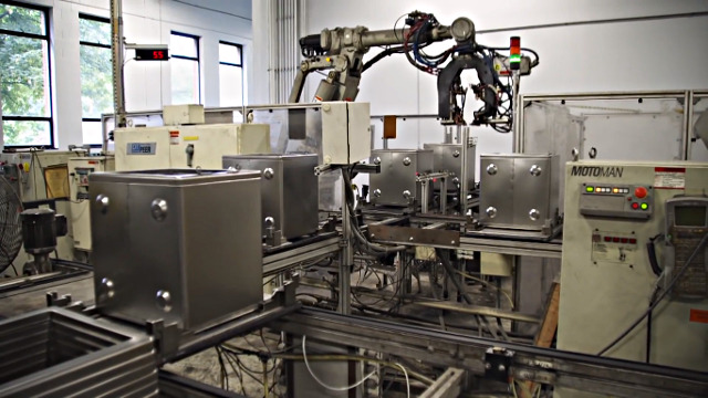 Сборка и сварка корпусов полностью автоматизирована.