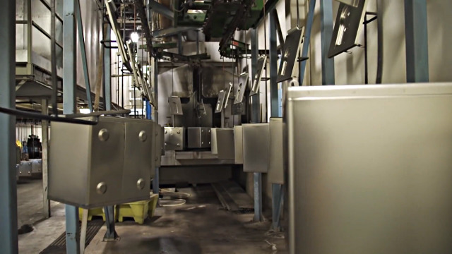 Корпуса и двери в очереди на покраску.