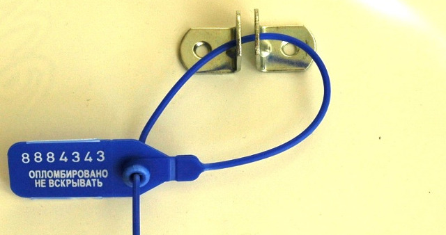 Пластиковая номерная пломба.