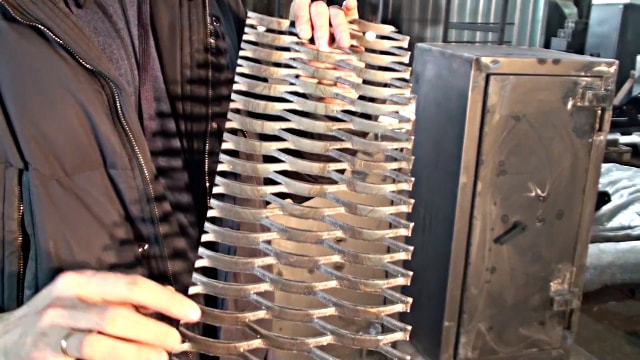 Металлическая сетка для армирования бетона.