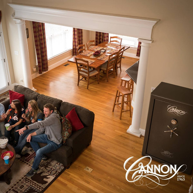 Сейф в гостиной - это семейный сейф.