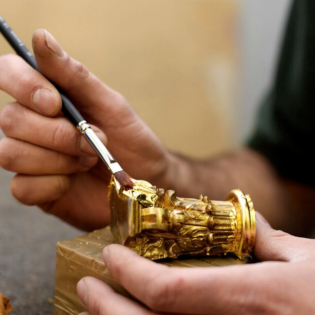 Процесс золочения деталей  и фурнитуры.
