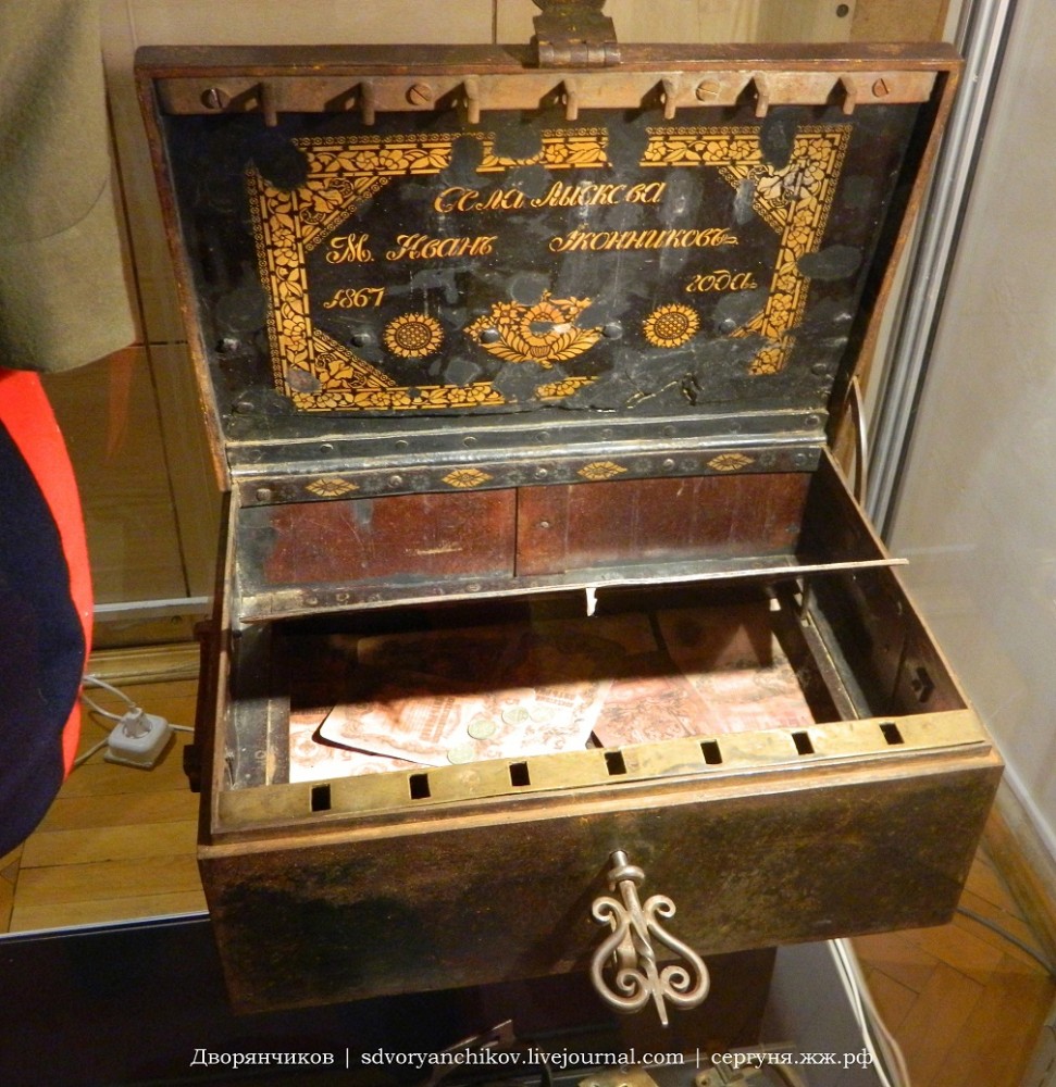 Полковая казна в музее Волгограда.