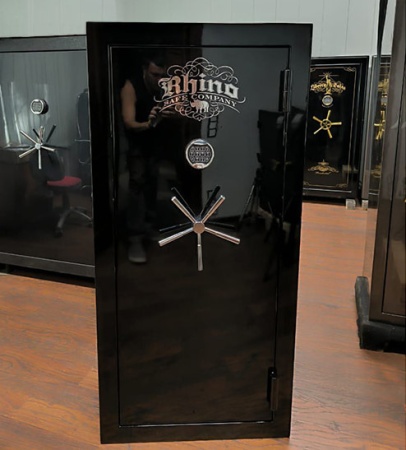 Сейф Rhino CD6030X BEL BKG — в выставочном зале.