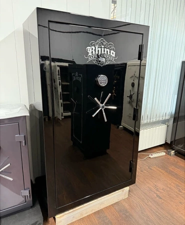 Сейф CD7242X BEL BKG CH — в выставочном зале.