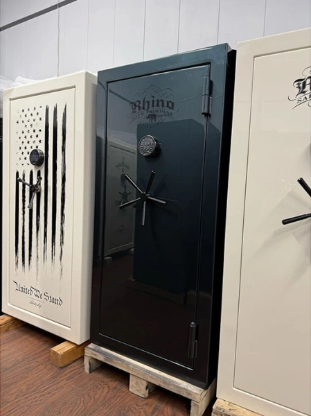 Сейф CD6030X EL DEG BC — в выставочном зале.