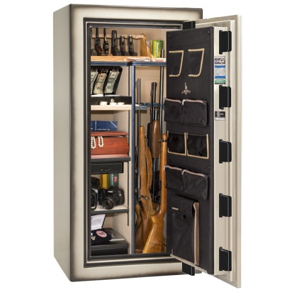 Сейф Liberty Classic Plus 25CP2-BC — со снятыми полками, оружейными ложементами.