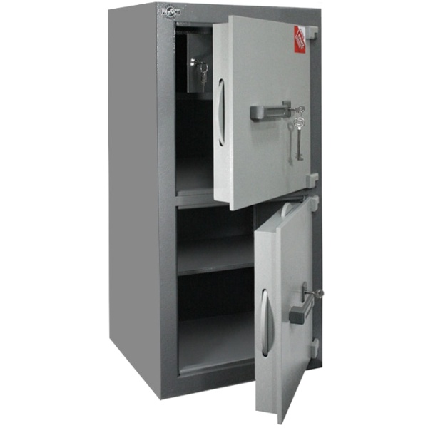 Сейф Рипост ВМI 2002 — открытый.