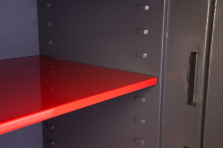 Съемная полка, переставляемая по высоте.