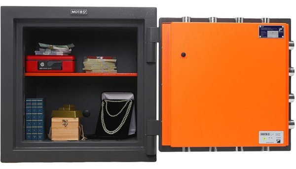 Сейф MDTB Burgas 67 2K — дверь открывается на 180 градусов.