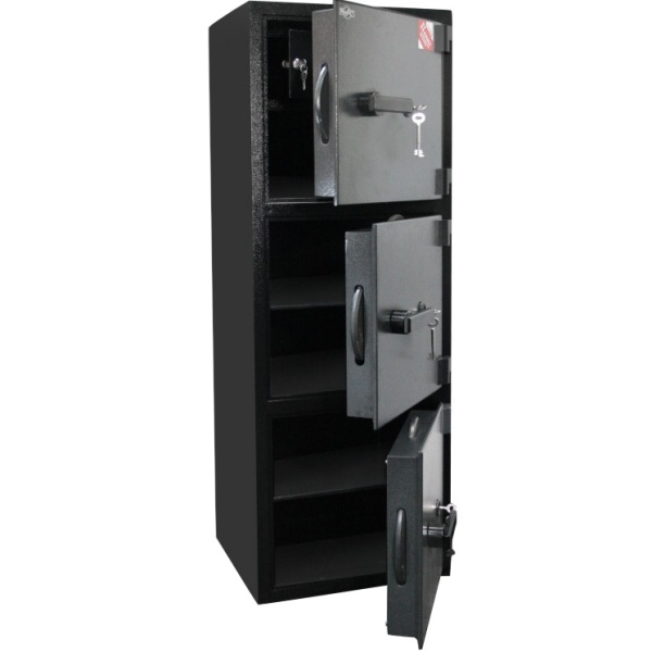 Сейф Рипост ВМ 3003 — открытый.